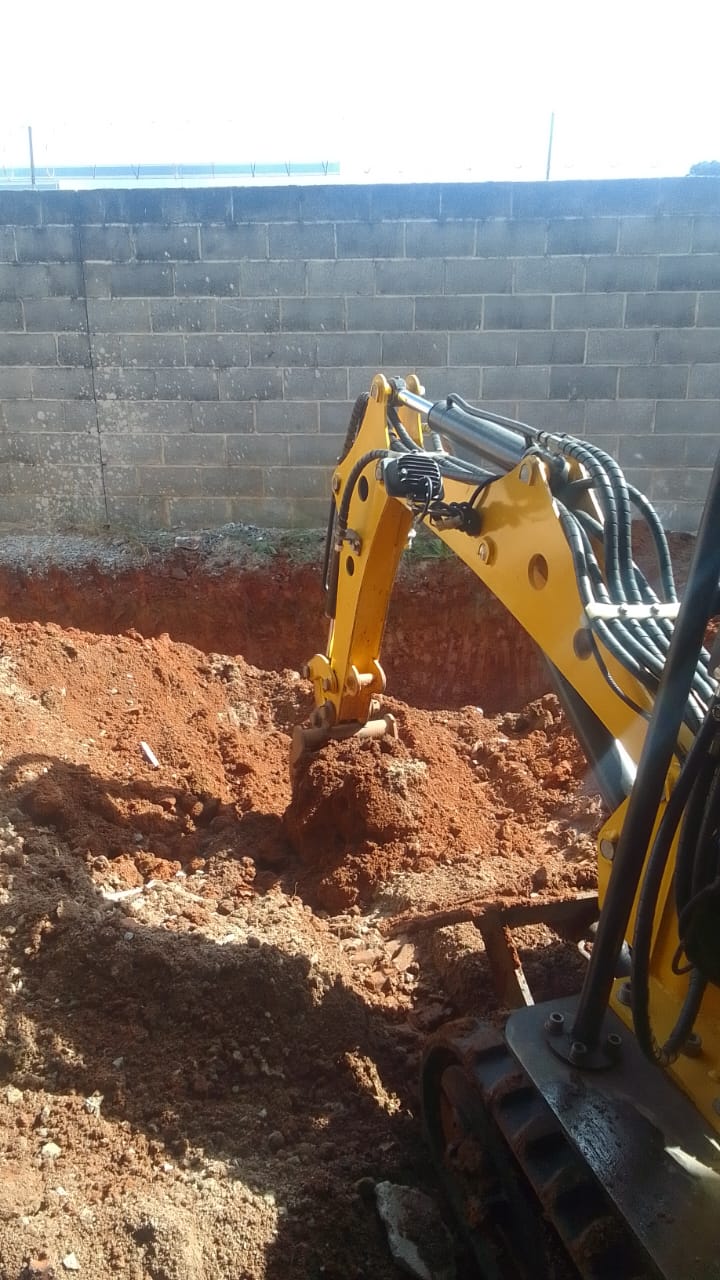 Mini escavadeira - execução